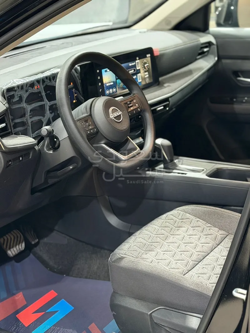 2025 نيسان كيكس اس في