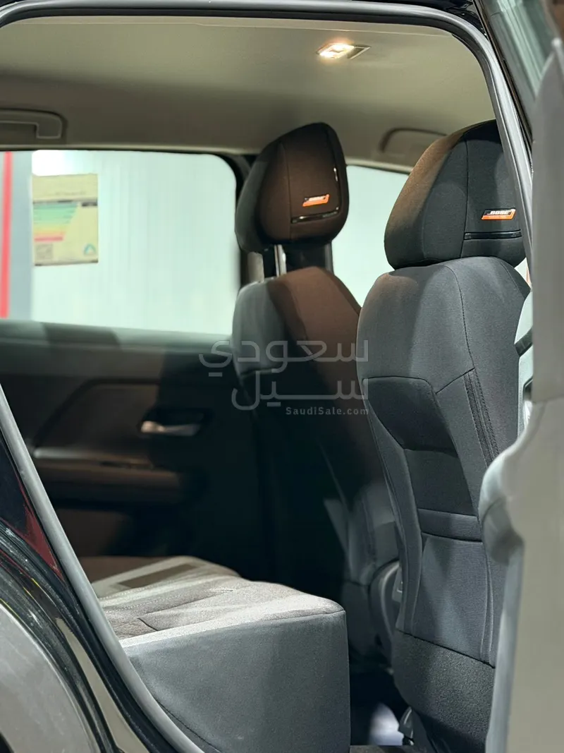 2025 نيسان كيكس اس في