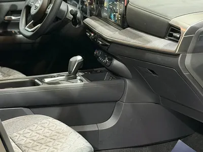 2025 نيسان كيكس اس في