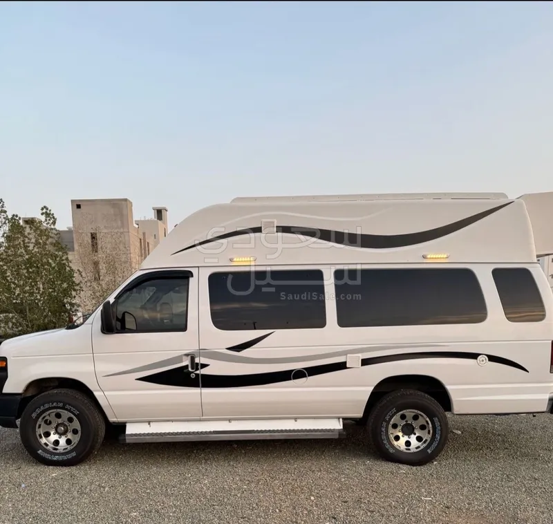 2013 فورد موتر هوم كارافان