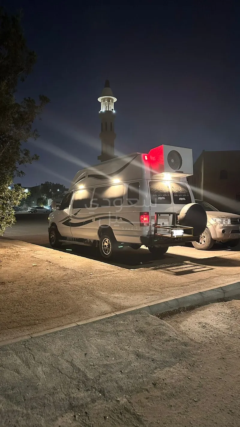 2013 فورد موتر هوم كارافان