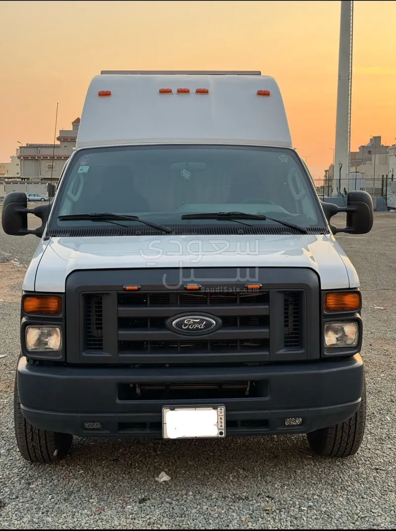 2013 فورد موتر هوم كارافان