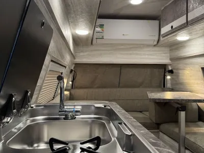 2013 فورد موتر هوم كارافان