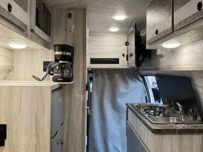 2013 فورد موتر هوم كارافان