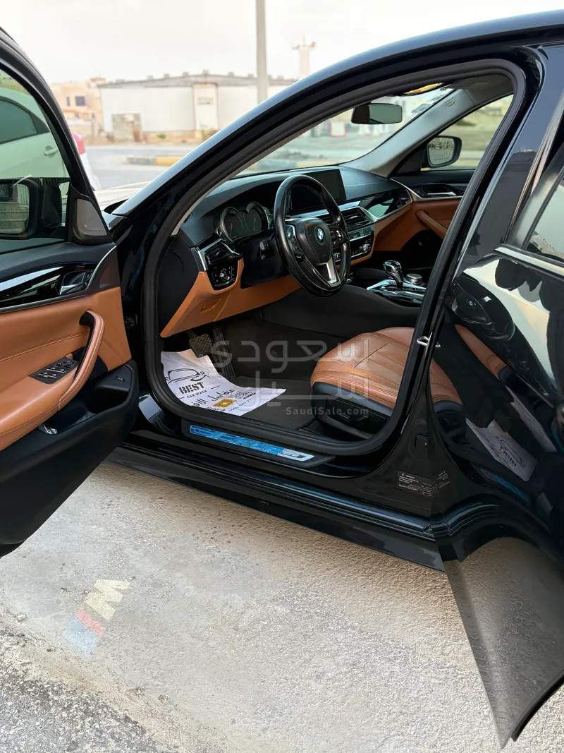 2018 BMW 5 Series 520i