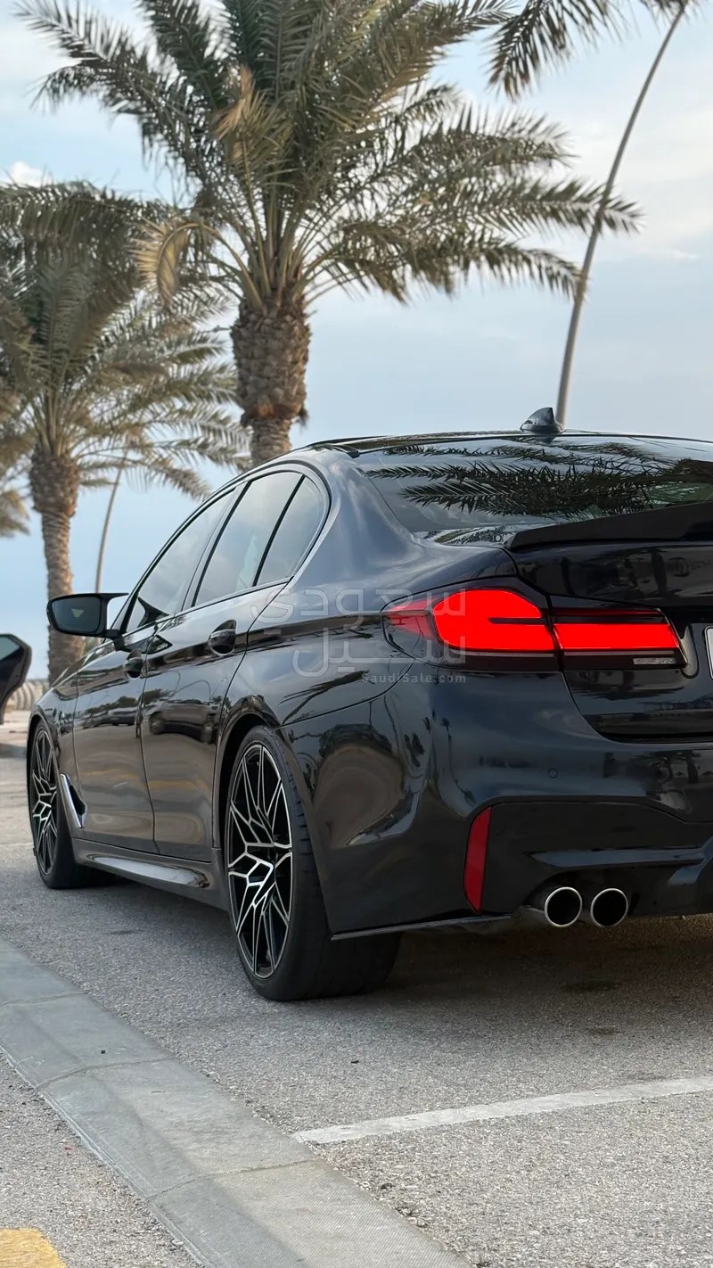 2018 BMW 5 Series 520i