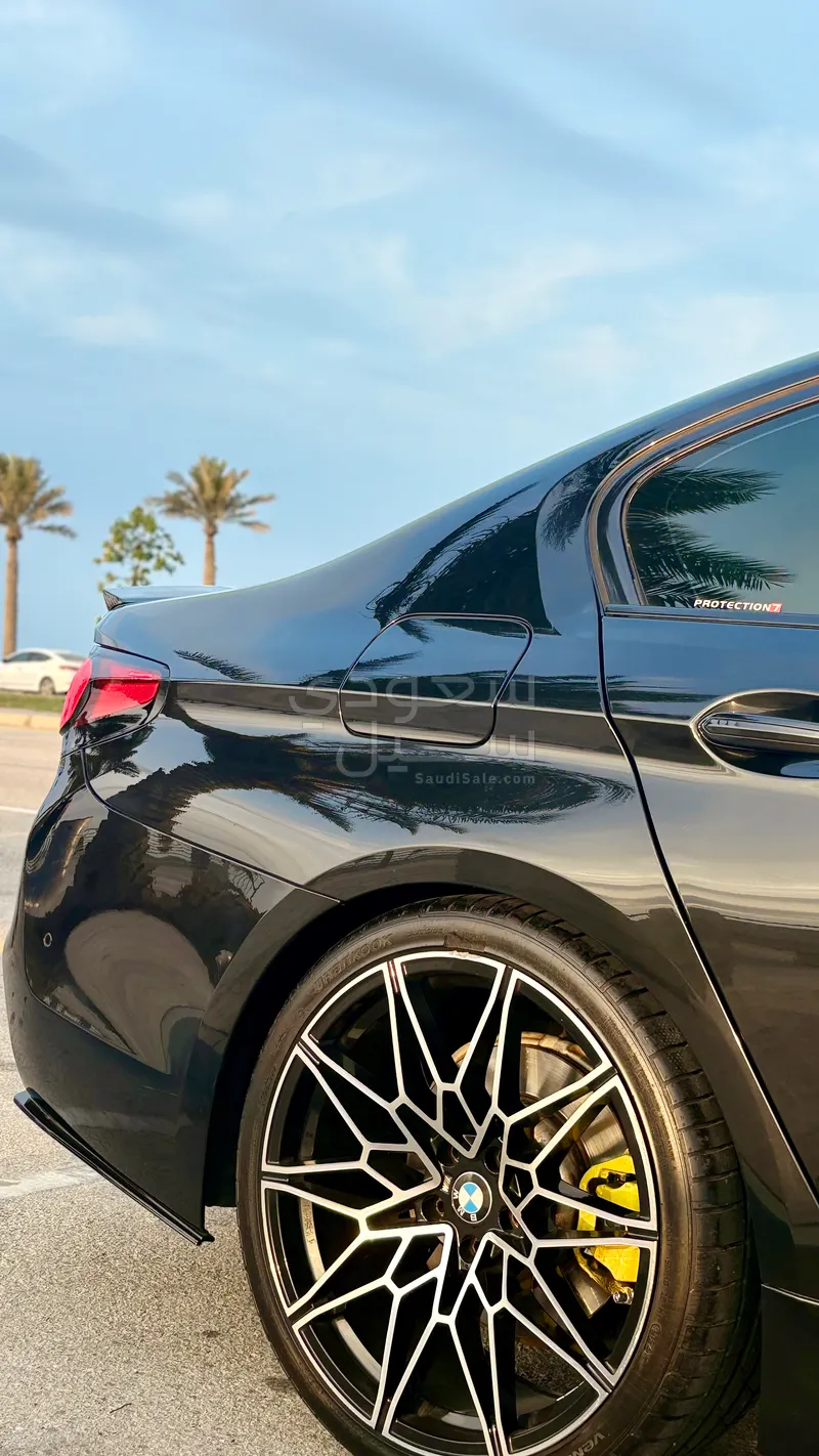 2018 BMW 5 Series 520i