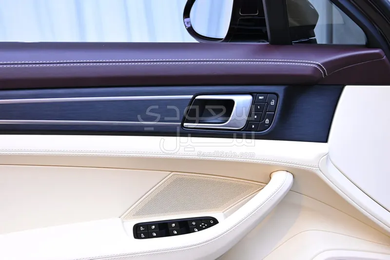 2022 بورش بانميرا 4 بلاتينيوم اديشن