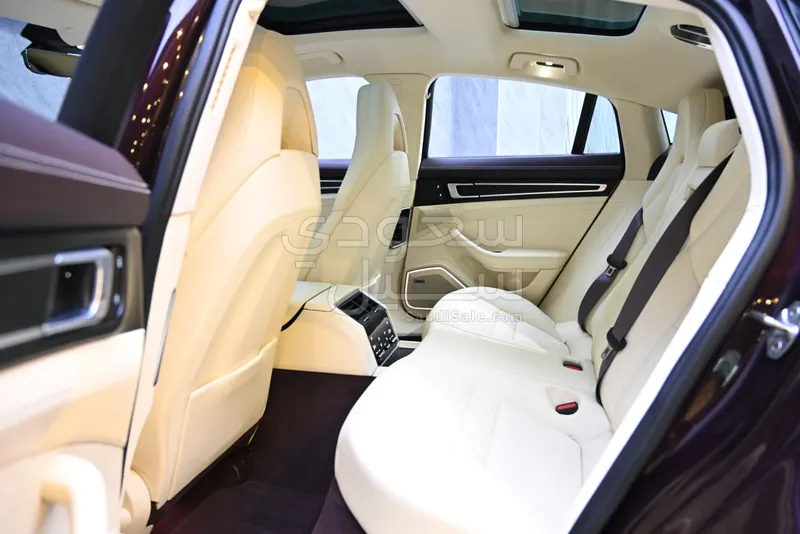 2022 بورش بانميرا 4 بلاتينيوم اديشن