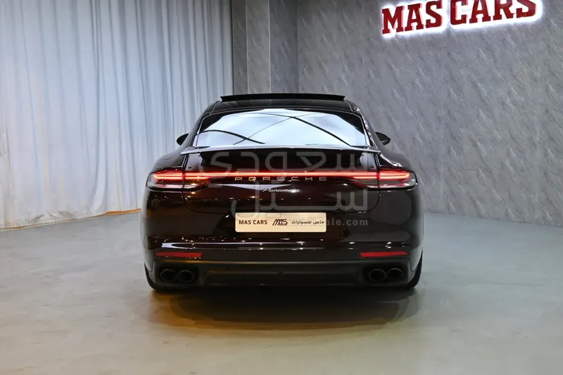 2022 بورش بانميرا 4 بلاتينيوم اديشن