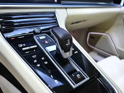 2022 بورش بانميرا 4 بلاتينيوم اديشن