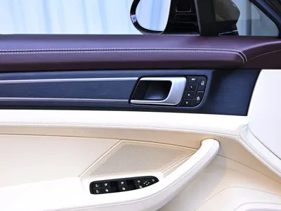 2022 بورش بانميرا 4 بلاتينيوم اديشن