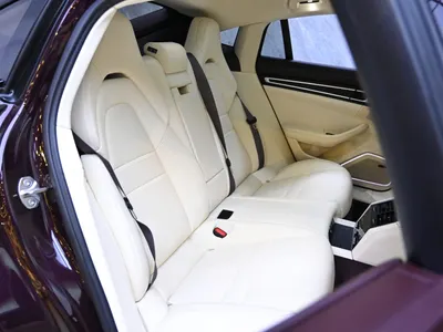 2022 بورش بانميرا 4 بلاتينيوم اديشن