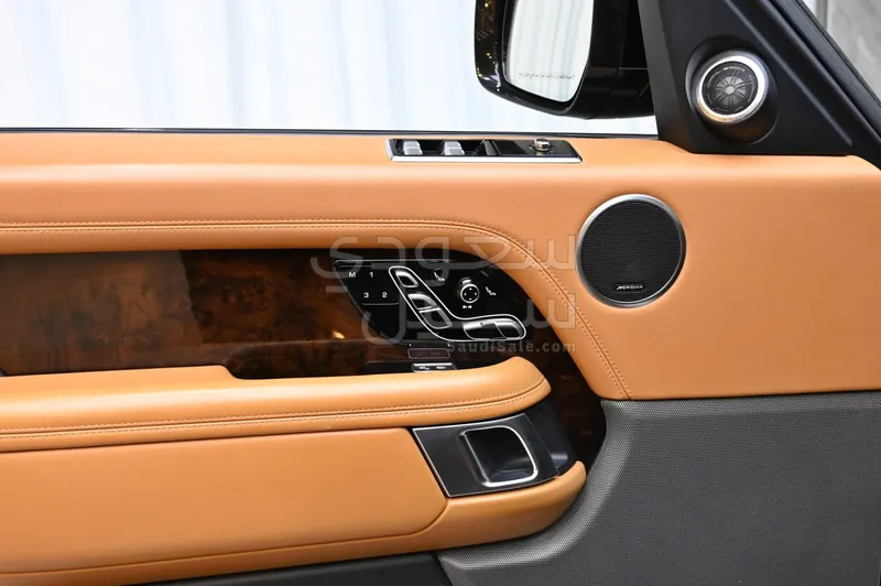 2018 لاند روفر رينج روفر فوج اوتوبيوغرافي