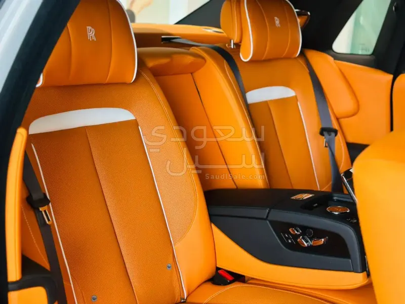 2025 رولز رويس قوست بلاك بادج