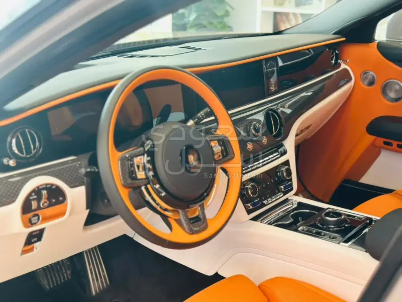 2025 رولز رويس قوست بلاك بادج