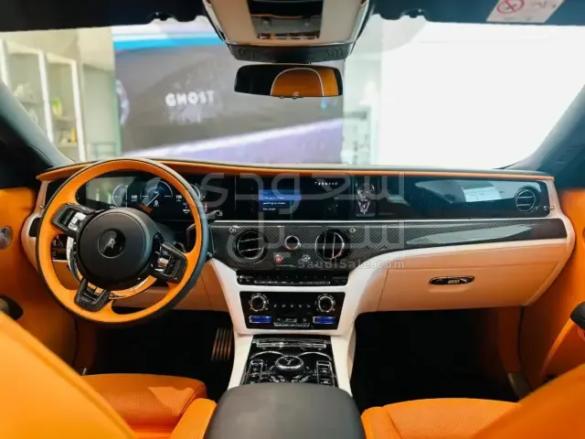 2025 رولز رويس قوست بلاك بادج