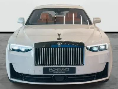 2025 رولز رويس قوست بلاك بادج