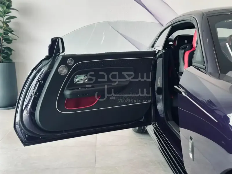 2025 رولز رويس سبيكتر بلاك بادج