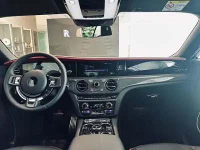 2025 رولز رويس سبيكتر بلاك بادج