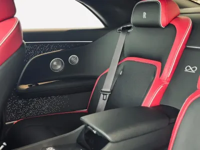 2025 رولز رويس سبيكتر بلاك بادج