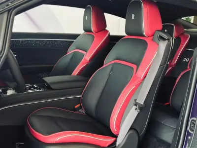 2025 رولز رويس سبيكتر بلاك بادج