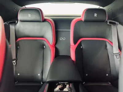 2025 رولز رويس سبيكتر بلاك بادج