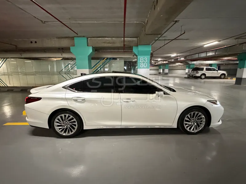 2025 Lexus ES 350