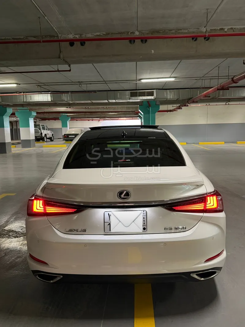 2025 Lexus ES 350