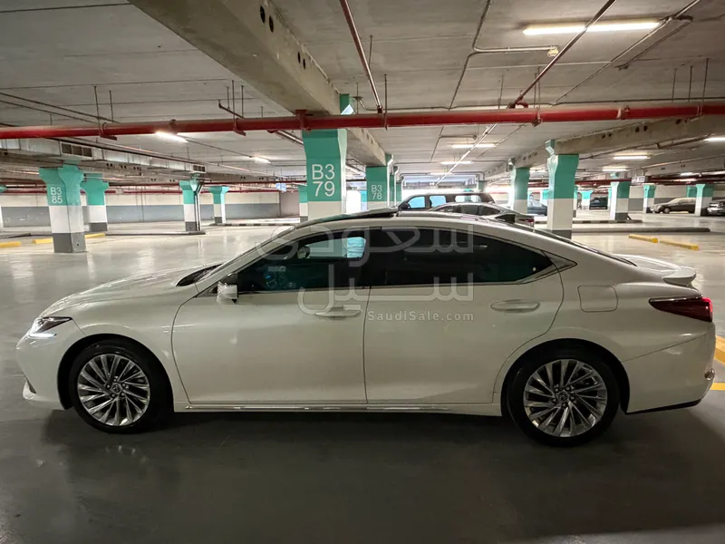 2025 Lexus ES 350