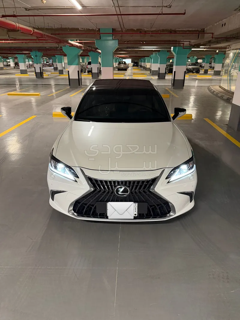 2025 Lexus ES 350