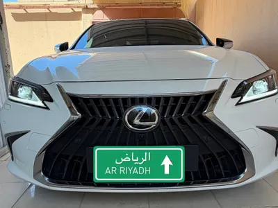 2025 لكزس إي إس 350