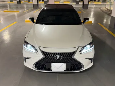 2025 لكزس إي إس 350