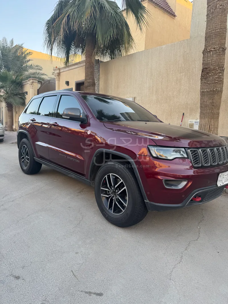 2017 جييب جراند شيروكي تريل هوك