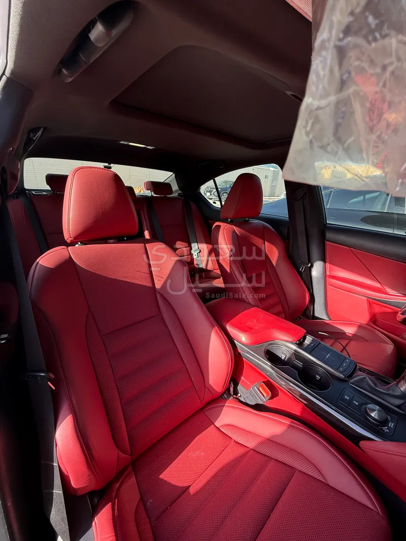 2022 لكزس آي إس 300 إف