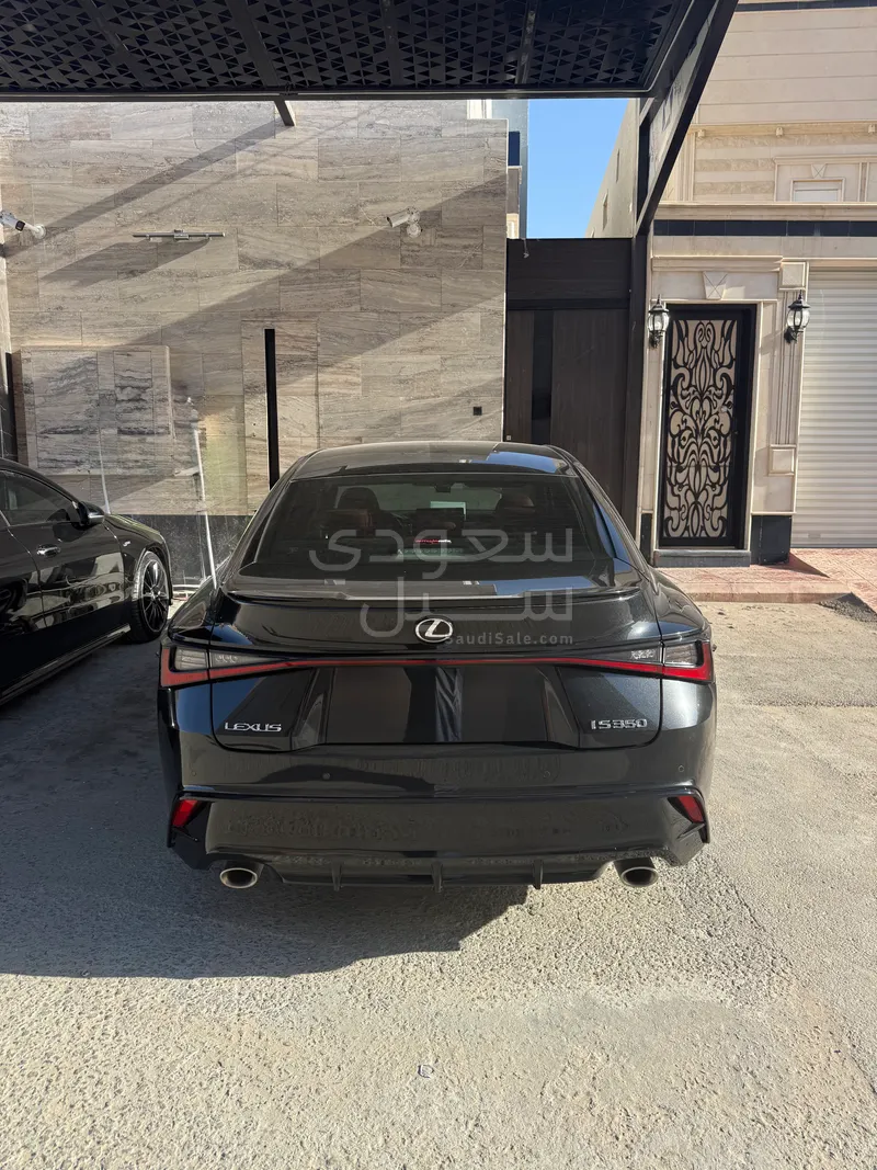 2022 لكزس آي إس 300 إف