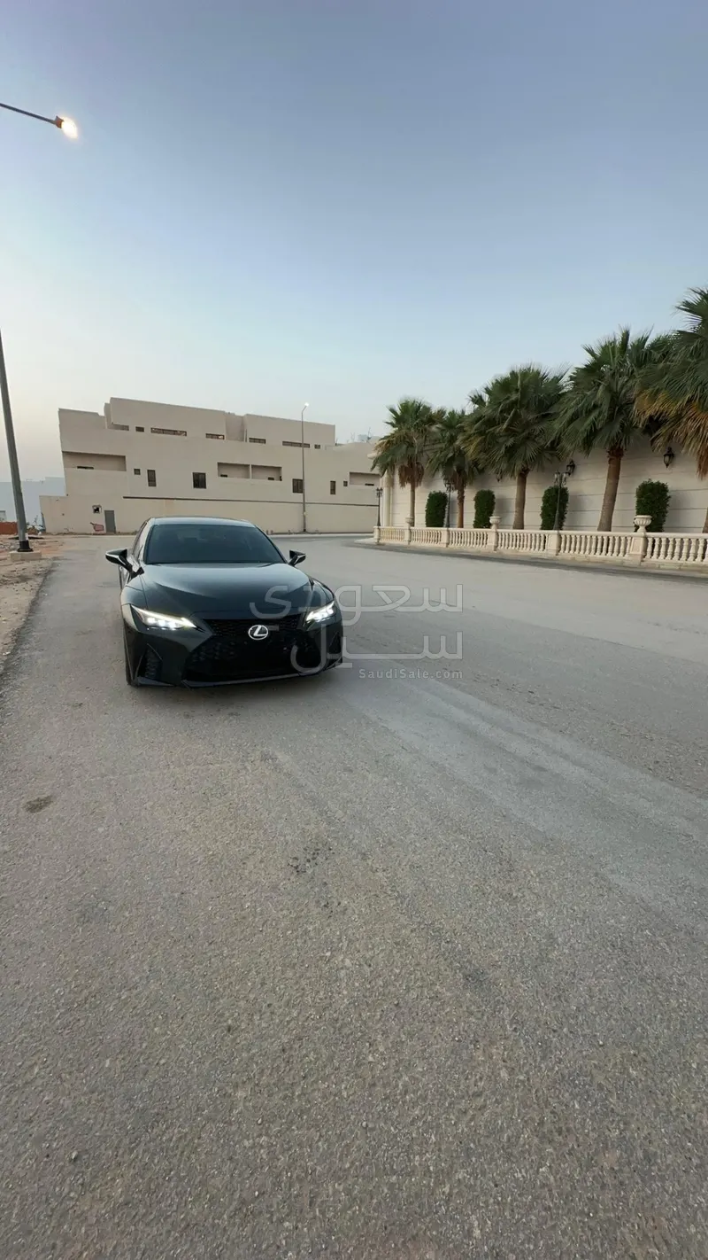 2022 لكزس آي إس 300 إف