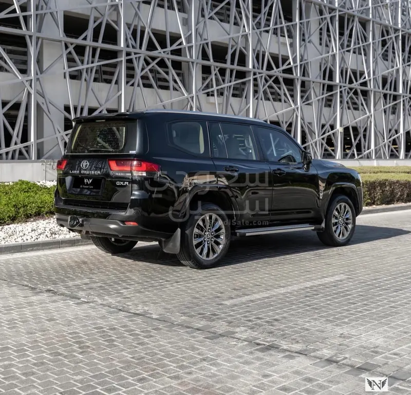 2024 تويوتا لاند كروزر جي اكس ار