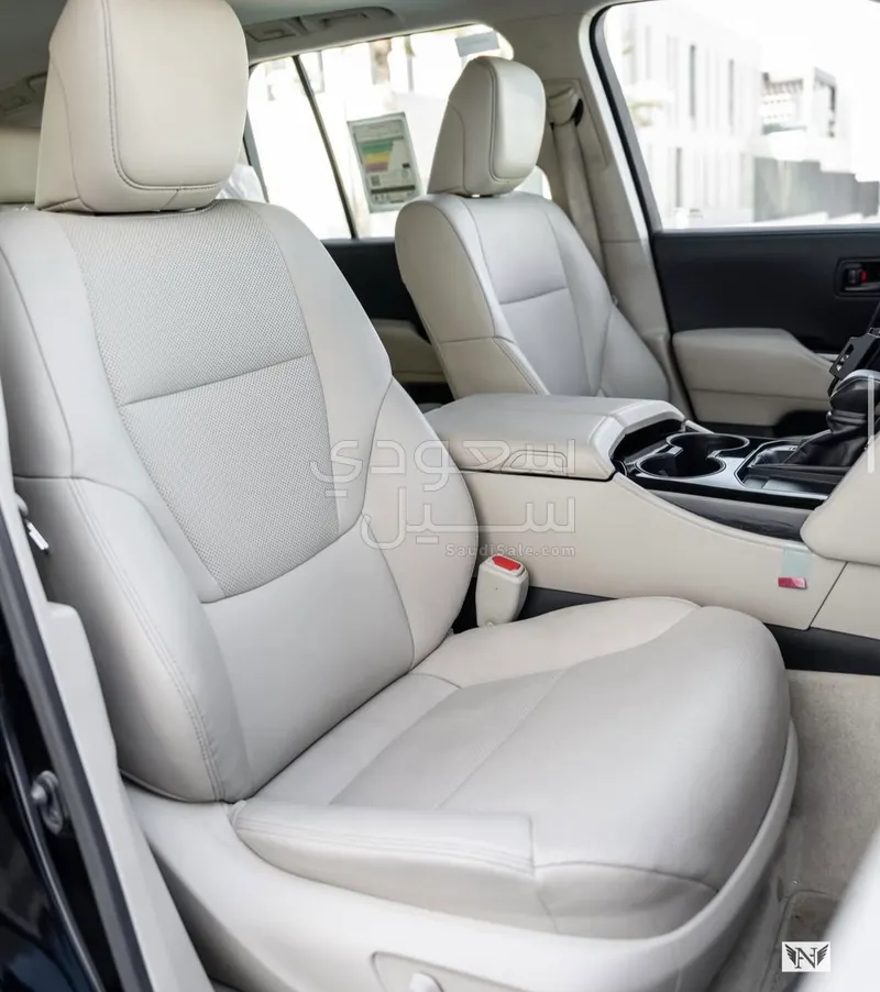 2024 تويوتا لاند كروزر جي اكس ار