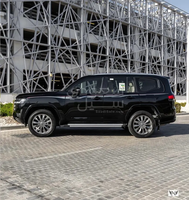2024 تويوتا لاند كروزر جي اكس ار