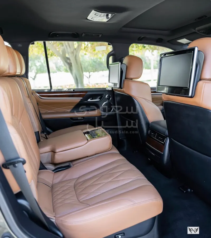 2021 لكزس إل إكس 570 بلاك اديشن