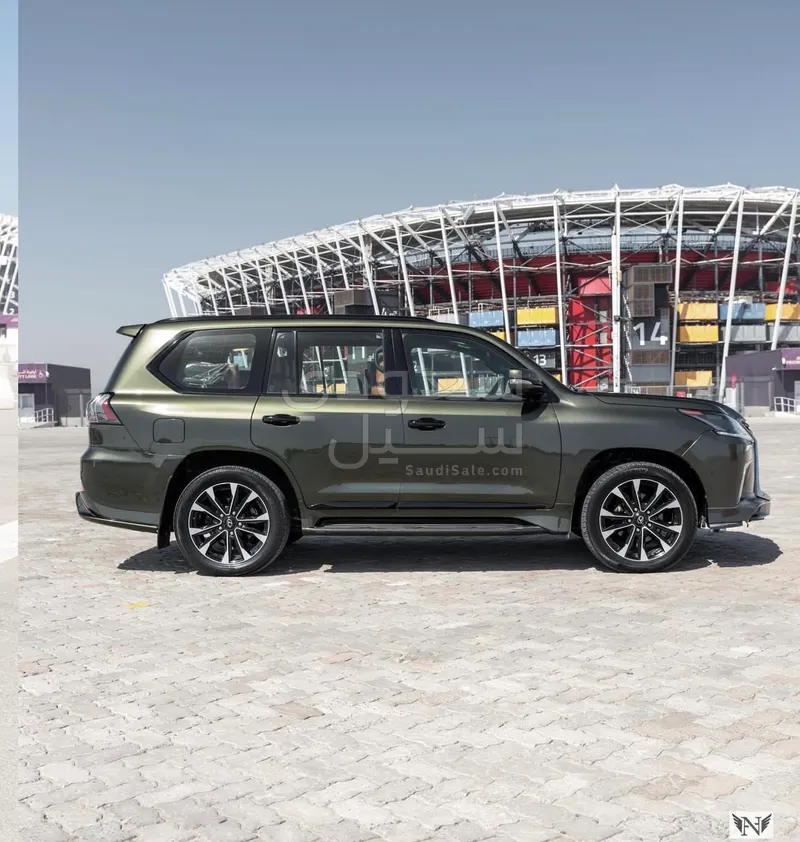 2021 لكزس إل إكس 570 بلاك اديشن