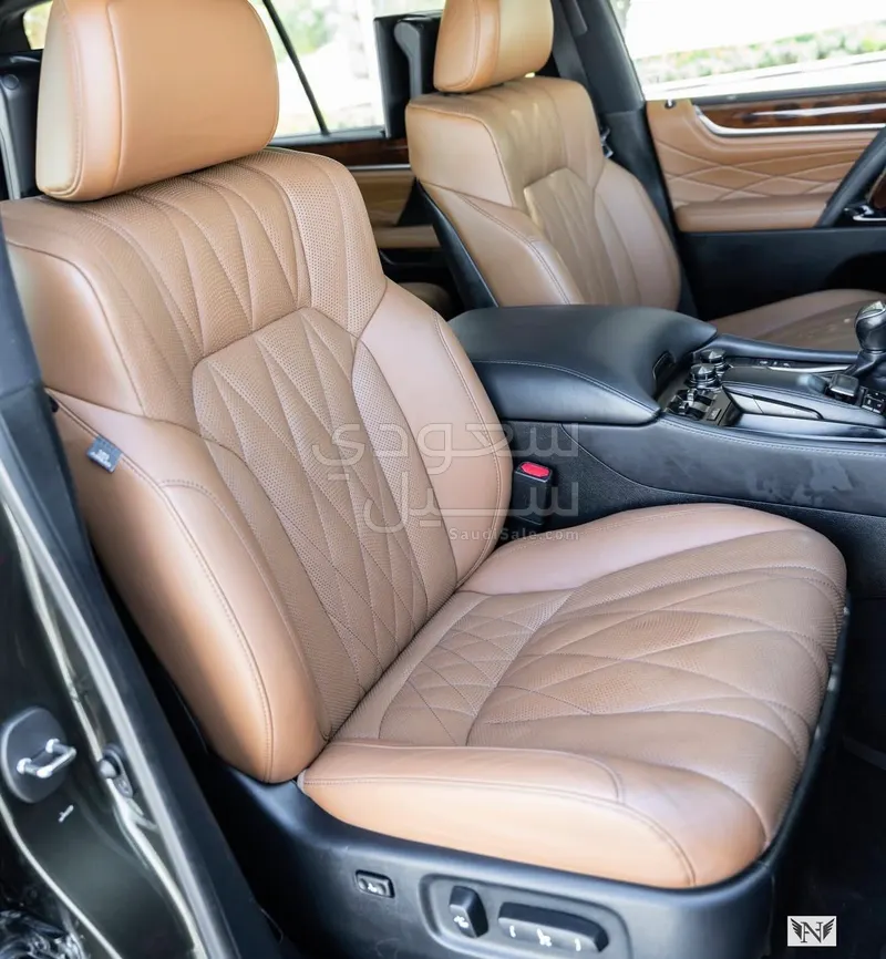 2021 لكزس إل إكس 570 بلاك اديشن