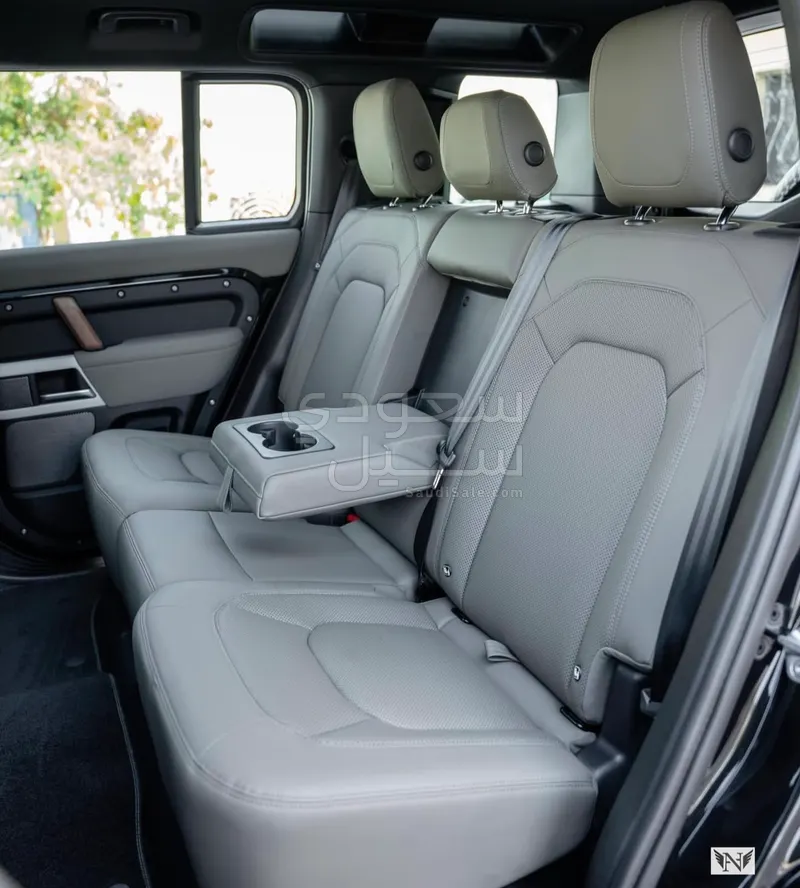 2023 لاند روفر ديفيندر اكس داينمك