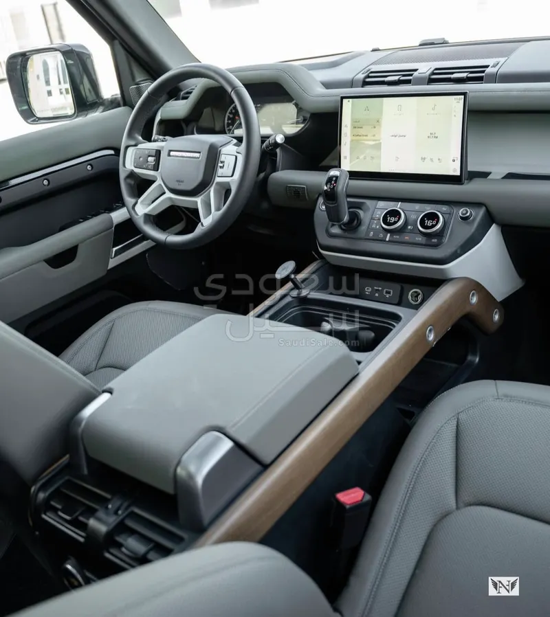 2023 لاند روفر ديفيندر اكس داينمك