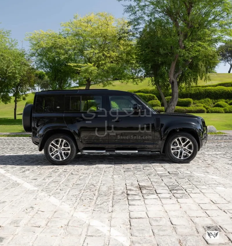 2023 لاند روفر ديفيندر اكس داينمك