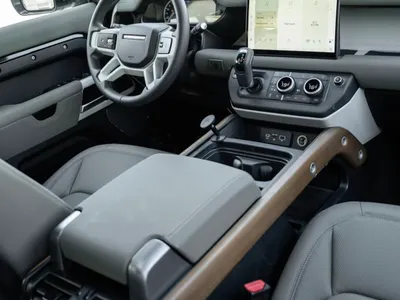 2023 لاند روفر ديفيندر اكس داينمك