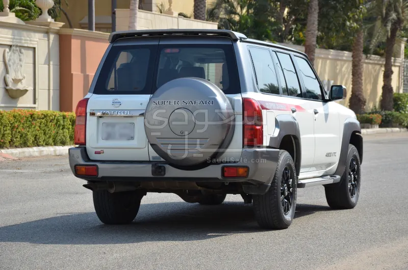 2020 نيسان باترول سوبر سفاري