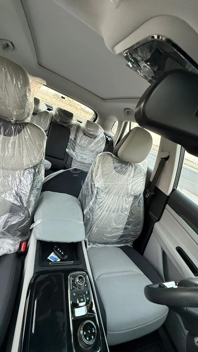 2025 فورد تيريتوري تيتانيوم بلس