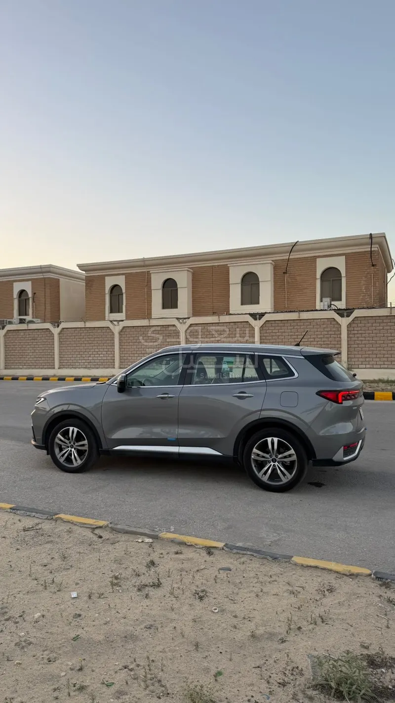 2025 فورد تيريتوري تيتانيوم بلس